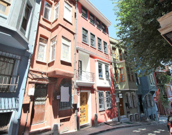 Renoviertes Gebäude 250 Meter Von Der Küste In Istanbul 1