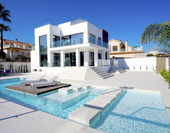 Strandnähe Freistehende Villa In Torrevieja Costa Blanca