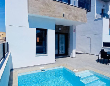 Villas Independientes Con Piscina Y Parking En Torrevieja Alicante 1