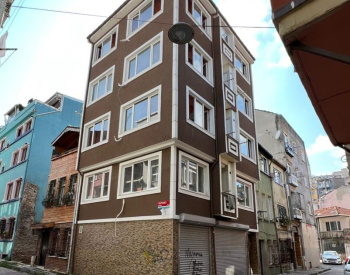 Budynek Narożny Pod Klucz W Pobliżu Głównej Ulicy W Fatih W Stambule 1