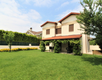 Bursa Osmangazi'de Ana Yola Yakın Müstakil Geniş Villa
