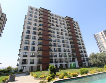 Apartment in a Complex with Swimming Pool in Küçükçekmece