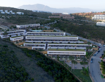 Manilva Malaga’da Deniz Manzaralı Lüks Evler 1