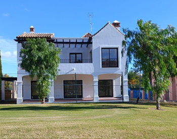 Golf Villas with Sea Views in Tranquil Area in Estepona