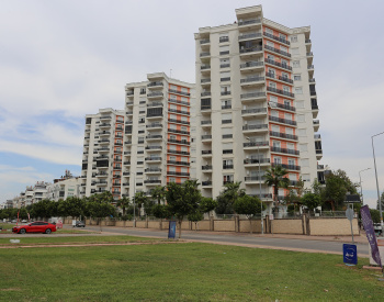 Apartment with a Jacuzzi in a Complex with a Pool in Antalya