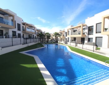 Villamartin'de Havuzlu 2 Yatak Odalı Modern Çatı Katı Daire