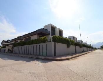 Villa De 6 Chambres Avec Piscine Et Jardin À Konyaaltı Antalya
