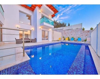 Möblierte 3 Schlafzimmer Villa Mit Pool Und Meerblick In Kaş Antalya