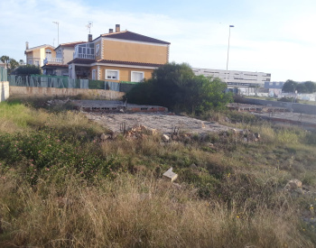 940 Sqm Plot Conveniently Close to the Beach in Torrevieja