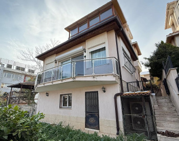 Просторная вилла с видом на море в Измире, Турция с частным садом 1