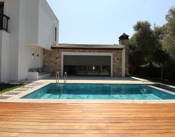 土耳其博德鲁姆带泳池和花园的独立时尚住宅