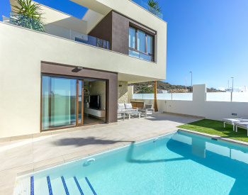 西班牙白色海岸克萨达城（ciudad Quesada）带泳池的独立别墅