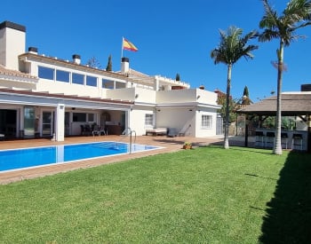 Villa De Luxe À Malaga Avec Chambre D'amis Et Vue Sur Mer