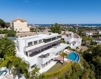 Benahavís’te Marinaya Yakın Golf ve Deniz Manzaralı Villa