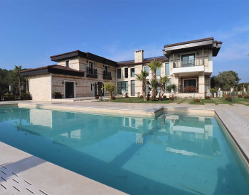 Amplia Casa Con Piscina Jardín Y Sauna En Kuşadası Aydın