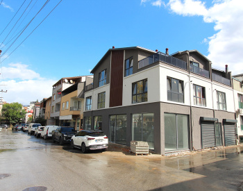 Winkels Aan De Weg Op Nilüfer Ata Boulevard
