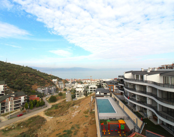 Flats in a Complex with Pool and Security in Bursa Mudanya