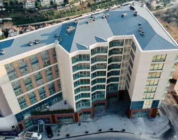 Двухуровневая квартира в Стамбуле в комплексе с бассейном