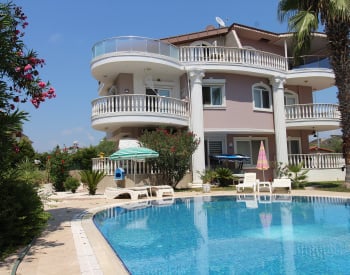 Villa Tríplex Con Jardín En Un Complejo En Antalya