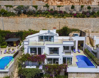 Kaş Kalkan'da Merkeze Yakın Deniz Manzaralı Villa