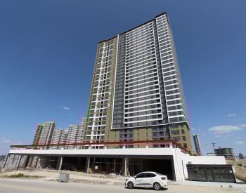 奥兰（oran）市一个小区内的公寓，可俯瞰山谷和城市景色。