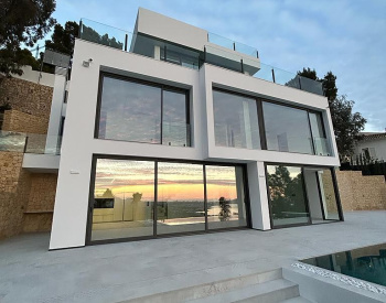 Elegant House Offering Breathtaking Views in Altea Alicante