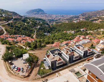 Alanya Bektaş'ta Deniz ve Kale Manzaralı Şık Müstakil Villalar