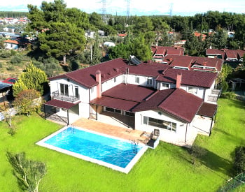 Friliggande Villa Med Skogsutsikt I Antalya Kepez