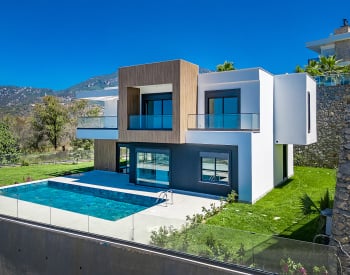 Villa Mit Privatpool Und Malerischer Aussicht In Strandnähe In Alanya