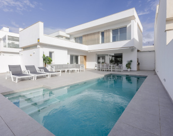 Villas Contemporáneas Con Piscinas Cerca De Comodidades En San Javier