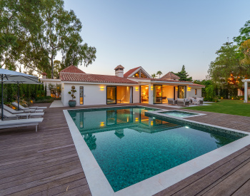 Luxury Villa with Garden and Modern Designs in Marbella Málaga 1