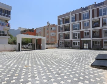 Appartements Dans Un Emplacement Central À Muratpaşa Avec Parking