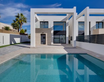 Villas with Private Pool and Rooftop Solarium in Torrevieja 1