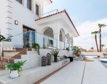 Elegante Villa Mit Privatem Pool Und Solarium In Ciudad Quesada 1