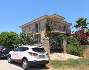 Stenen Villa In Een Goede Buurt In Antalya 1