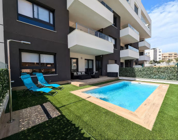 Villamartin Golf Sahasına Yakın Havuzlu Sitede Şık Daire 1