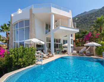 Amplia Villa De 5 Dormitorios Con Vistas Al Mar En Kalkan Kaş