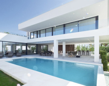 Villas with Sea View and Smart Home System in Benahavis 1