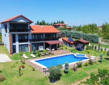 Geräumiges Haus Mit Türkischem Bad Und Pool In Kocaeli 0