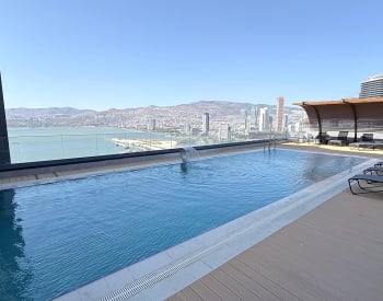 Appartement In Een Beveiligd Complex Met Zwembad In İzmir