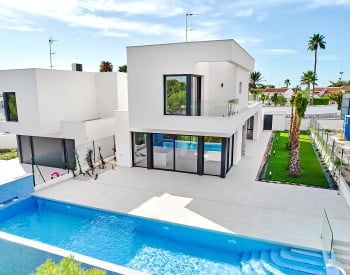 Modern Detached Villas with Pool and Parking in Monte Zenia