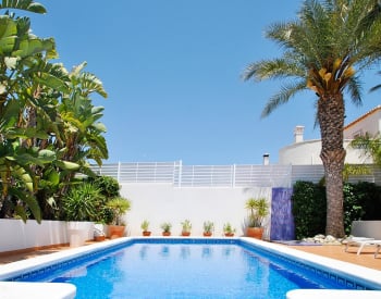 Mediterranean Style Villa Near the Beach in Alicante La Marina 1