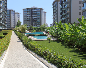 Antalya Konyaaltı'nda Havuzlu ve Kapalı Otoparklı Sitede Daire