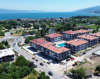 Geschäft In Yalova Kaytazdere Nahe Der Hauptstraße Und Der Brücke