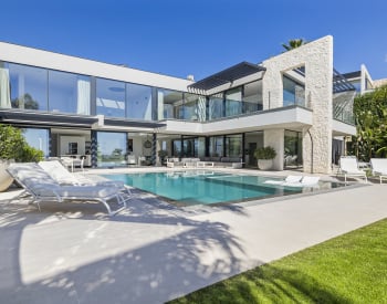 Sea View Villa with a Private Pool in Benahavís 1