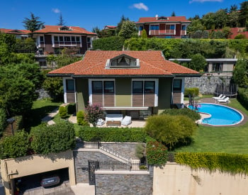 Luxuriöse Villa Mit Wald- Und Meerblick In Sarıyer İstanbul