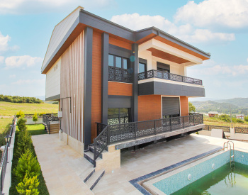 Detached Triplex Villa with Pool and Lift in Yalova Kadıköy