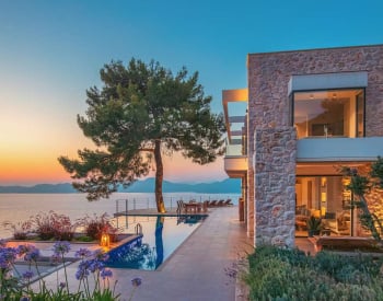 Muğla Fethiye'de Emsalsiz Deniz Manzaralı Müstakil Taş Villa
