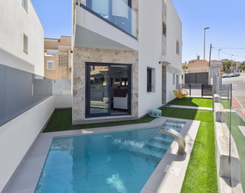 Detached Villa 200 M From the Beach in Torrevieja Alicante
