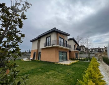 İstanbul Silivri'de Geniş Bahçeli Site İçinde Satılık Villalar